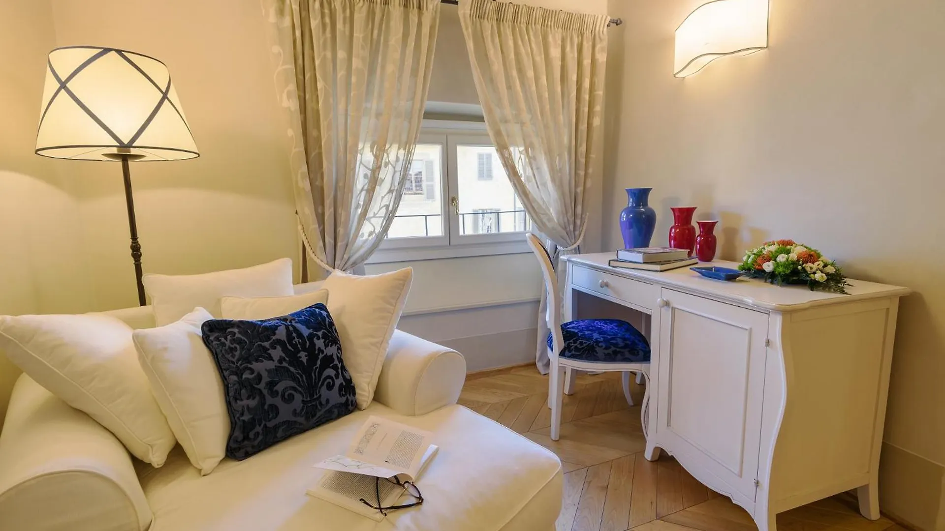 Palazzo Della Stufa Residenza D'Epoca Bed & Breakfast Florence Italy